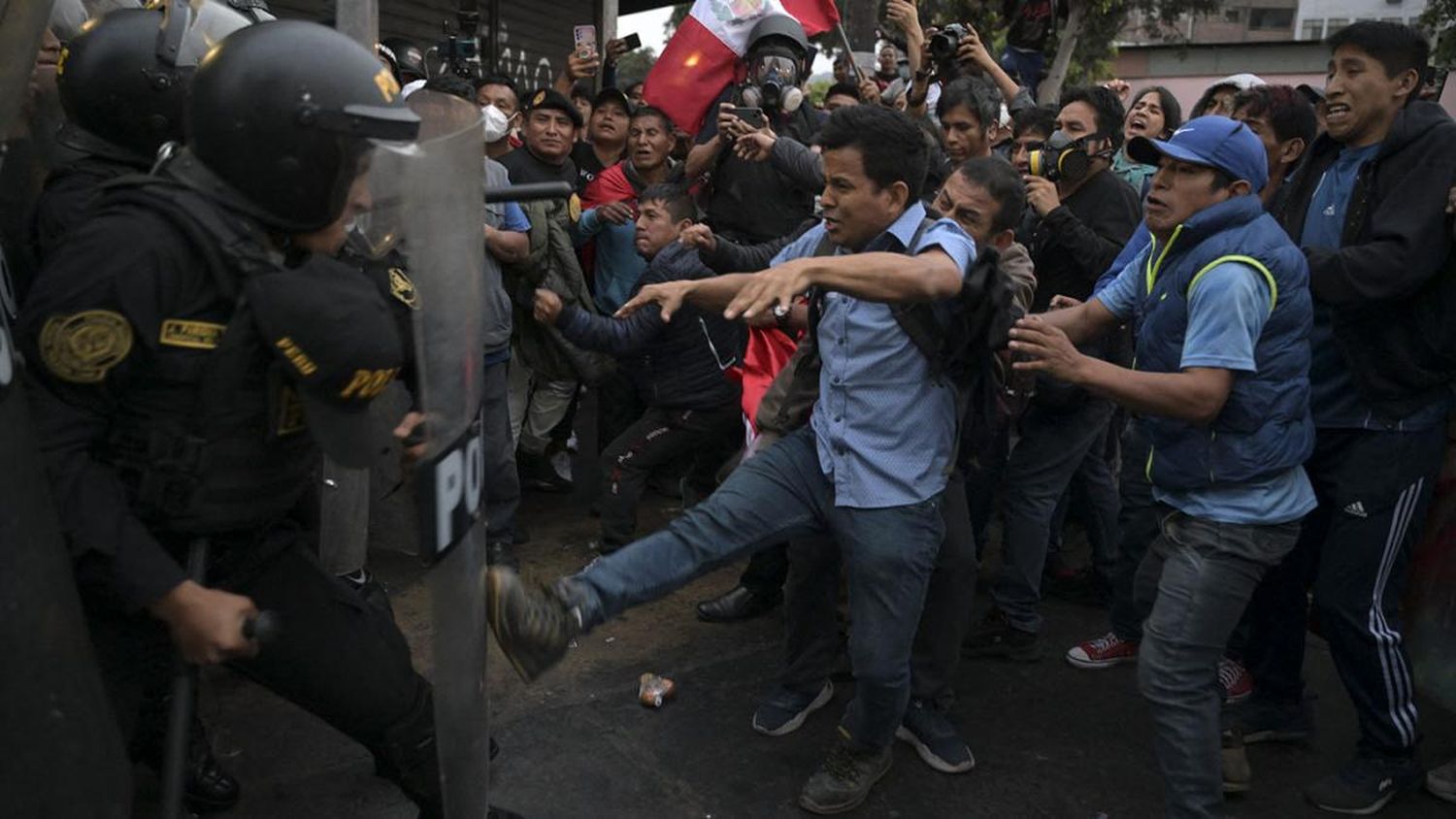 El pueblo peruano se manifestó pidiendo la renuncia del Dina Boluarte.