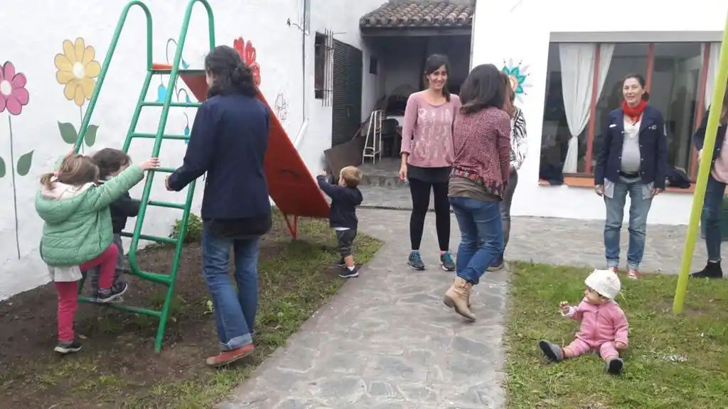 En el día contra el maltrato infantil inauguraron una plaza de juegos 