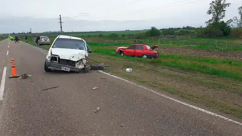 Dos automóviles protagonizaron un choque frontal entre Hernández y Betbeder