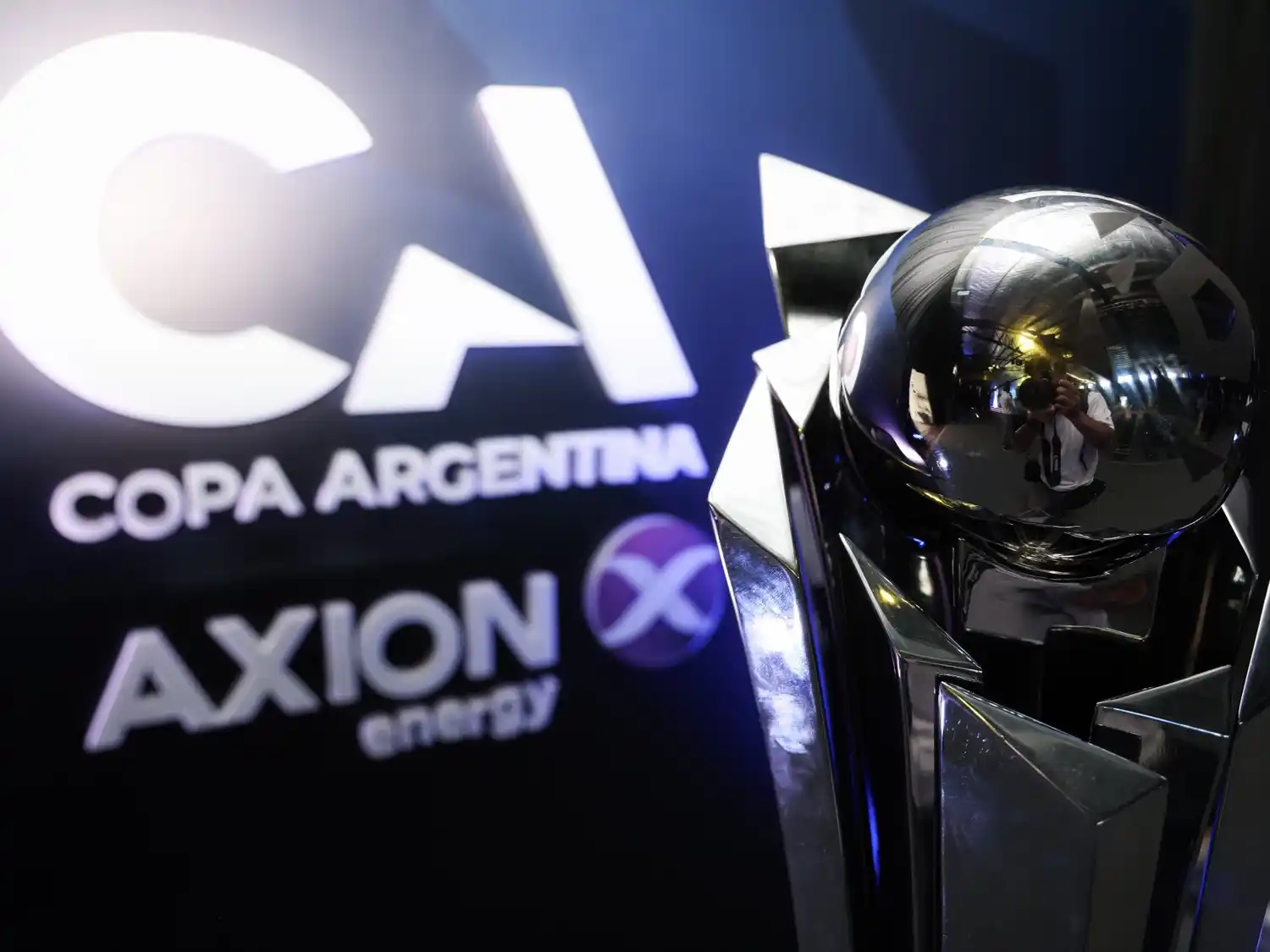 El trofeo de la Copa Argentina