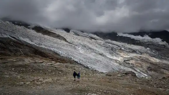 DESHIELO DE GLACIARES arruina rutas legendarias en los Alpes