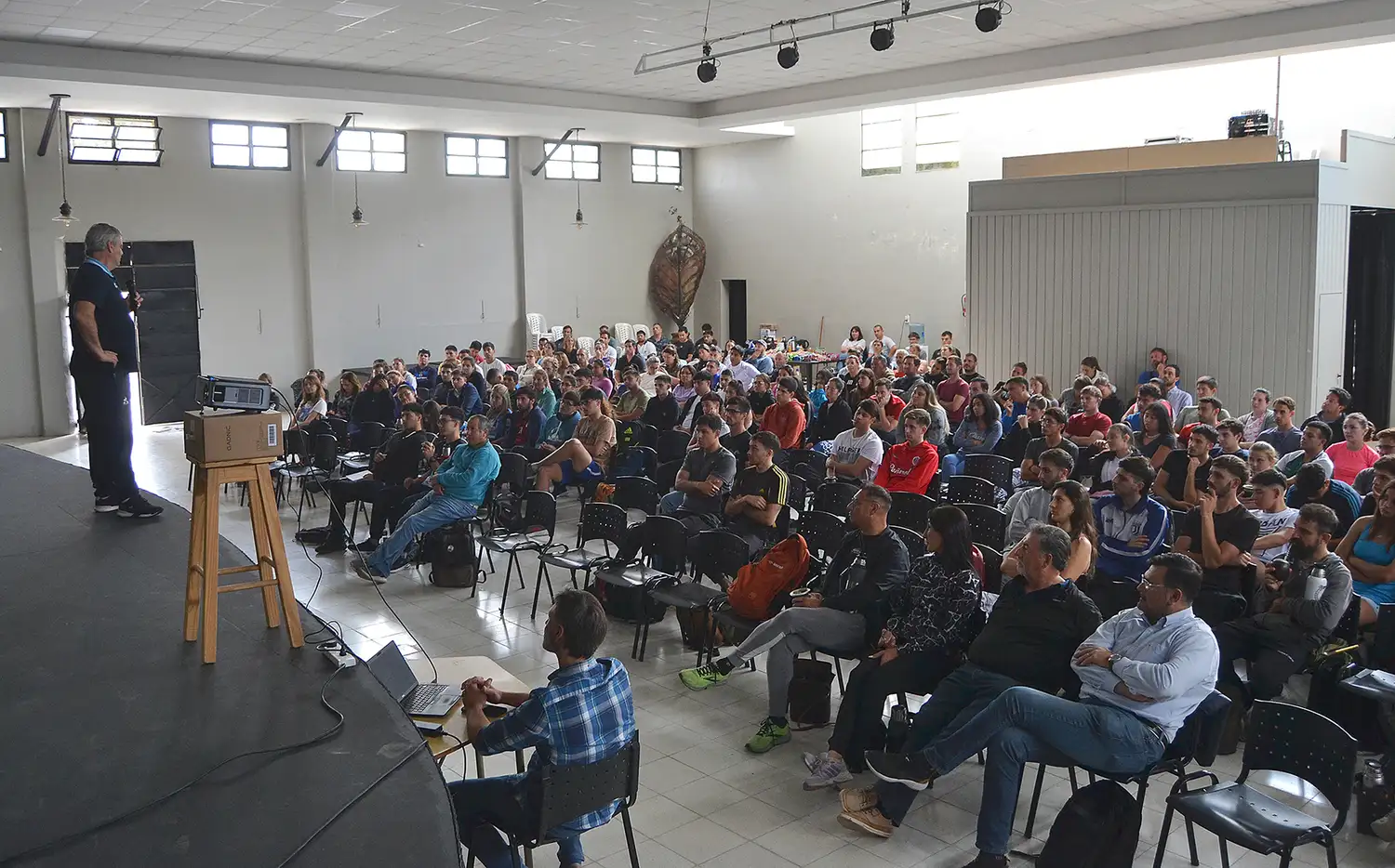 El congreso contó con una numerosa participación, principalmente, de estudiantes y docentes.