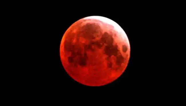 Eclipse: coincidieron una superluna, una luna de sangre y una azul