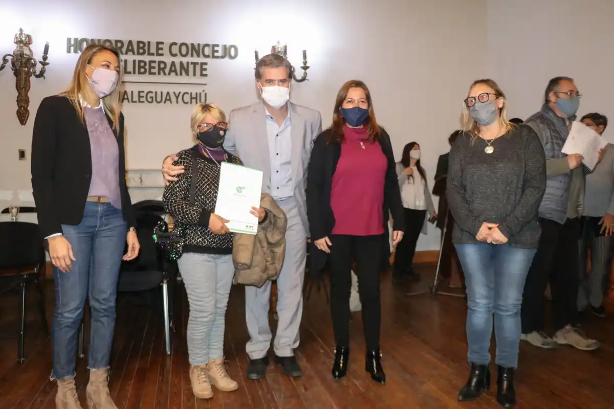 El Intendente Piaggio y la ministra Paira entregaron aportes del programa Mejor es Hacer