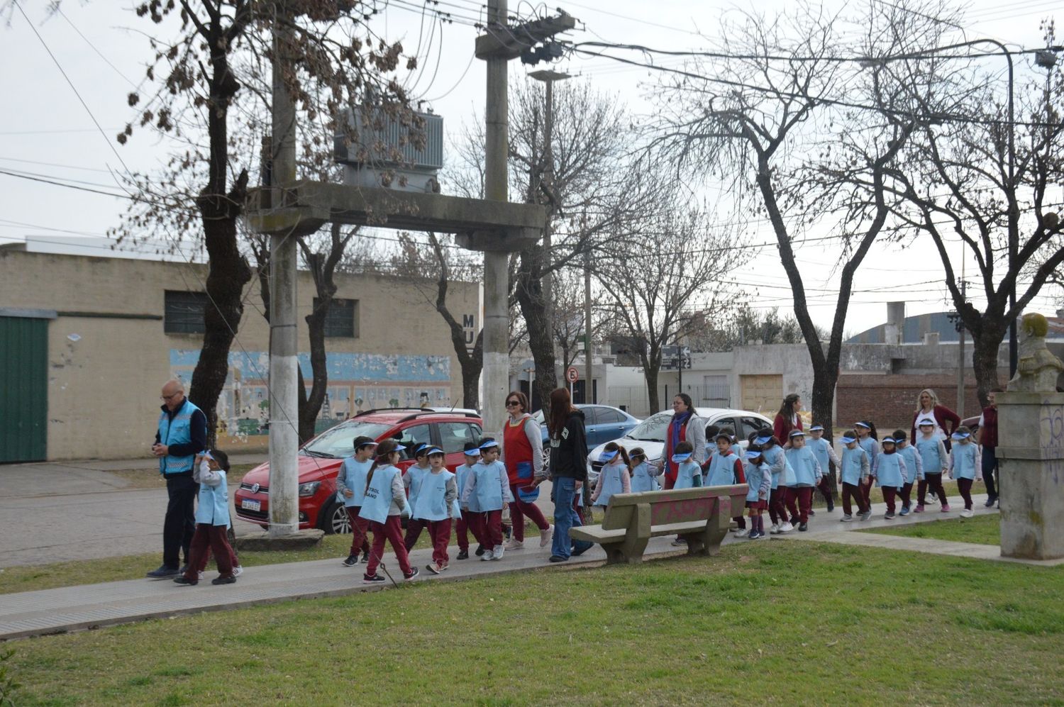 Alumnos hicieron un recorrido por el barrio.