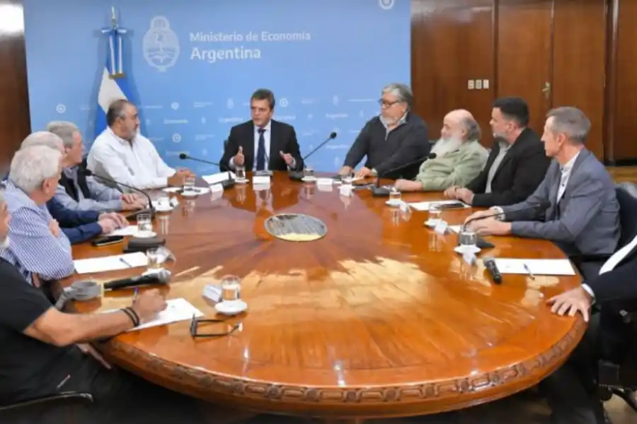 "Hay que dar certidumbre en precios y salarios"