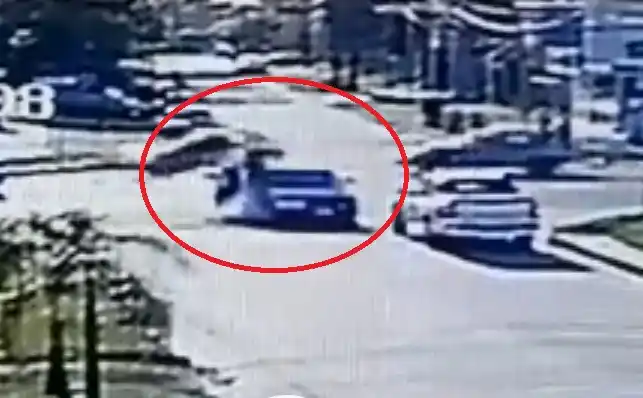 Sigue grave el joven que chocó un auto y quedó grabado