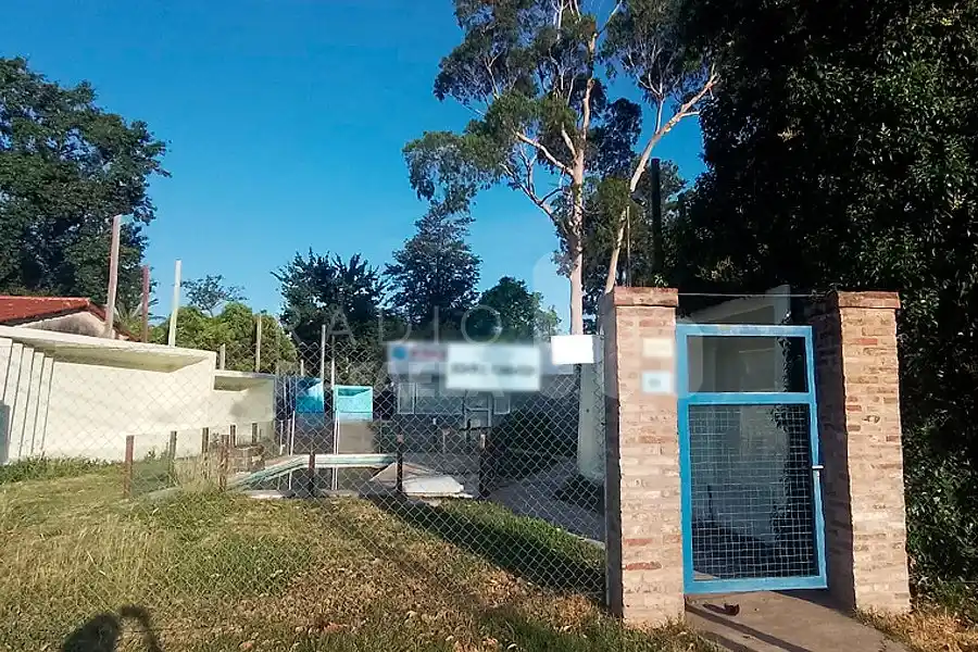 El calor se hizo sentir: cinco menores de edad se metieron a una pileta ajena