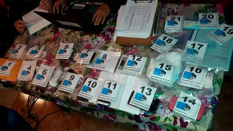 En Viale detuvieron a 4 personas y secuestron cocaína lista para la venta