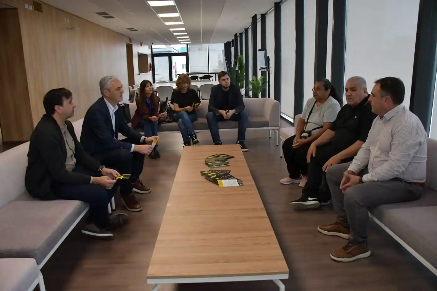 Concejales de HUxC entregaron folletería para apoyar a la Fundación "Laura Cristina" en la concientización vial