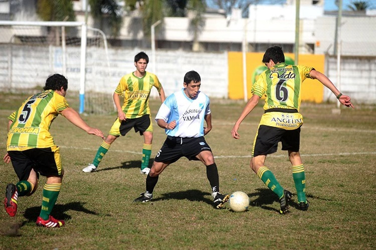 Sarmiento y Defensores, una vez más a todo o nada