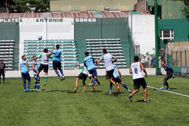 El Beto Acosta vuelve a apostar al gol