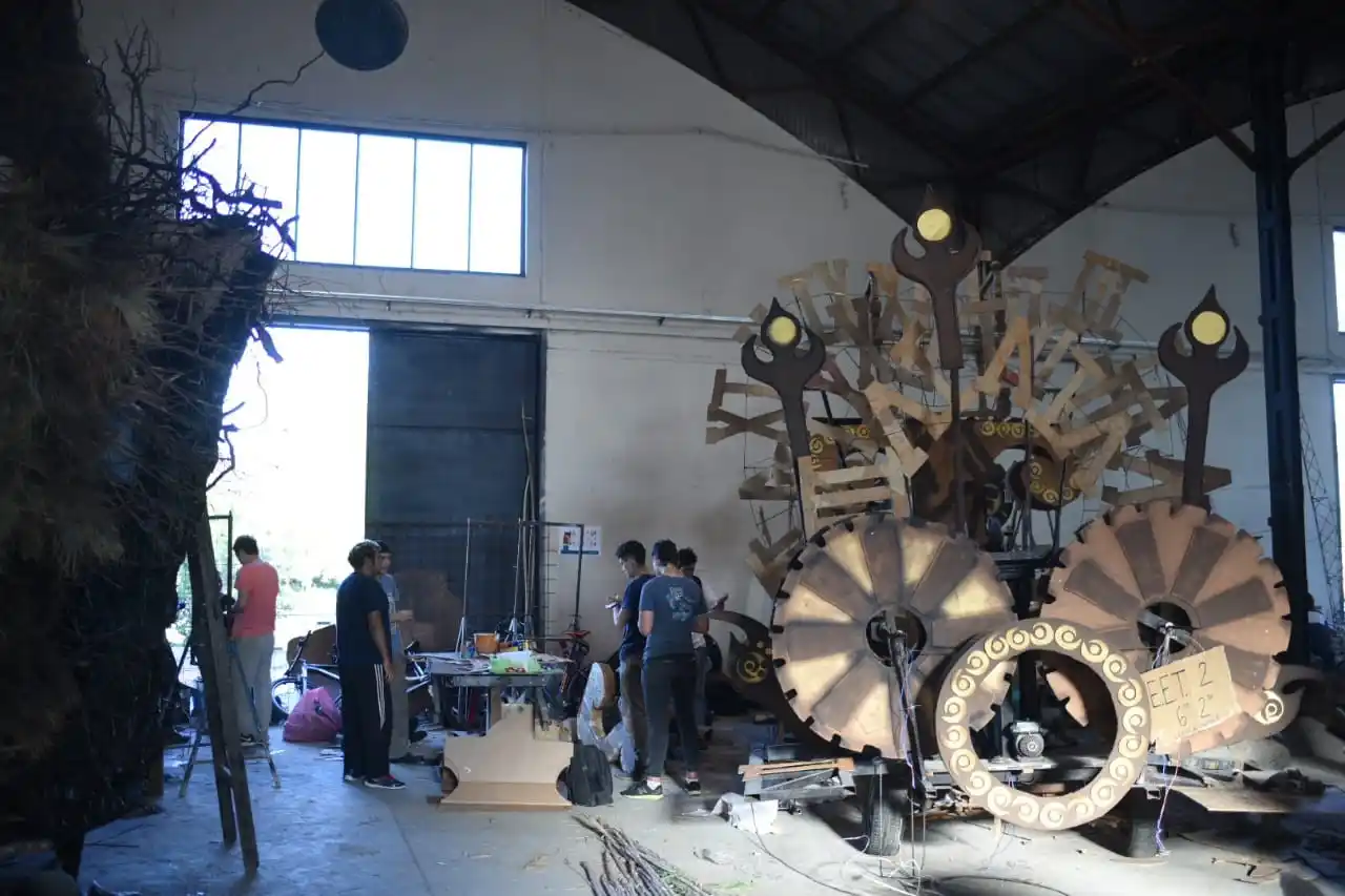 Por el pronóstico desfavorable, se postergó el Desfile de Carrozas Estudiantiles
