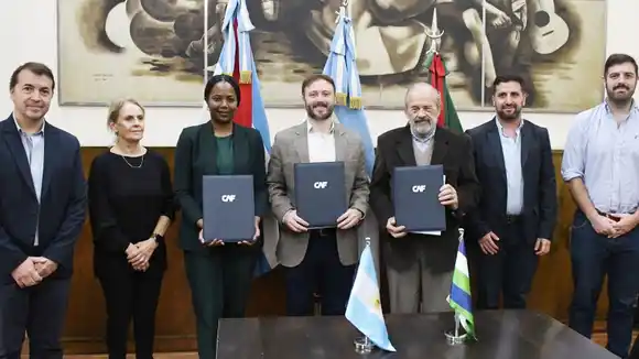 Azcué firmó un convenio para fortalecer el proceso de transformación de la zona noroeste