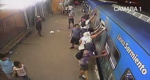 Video: Así operan los grupos que hacen graffitis en el tren Sarmiento