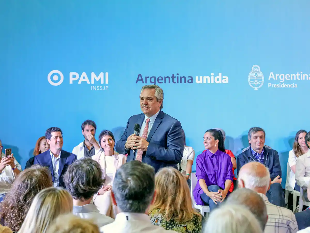  Alberto Fernández dijo estar dolido por los "paros raros"