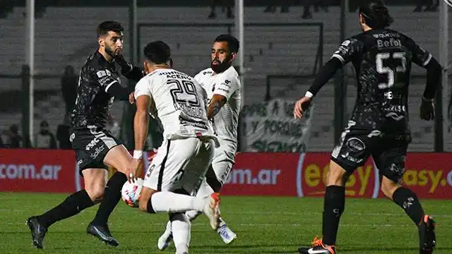 Patronato sufrió una dura derrota ante Sarmiento