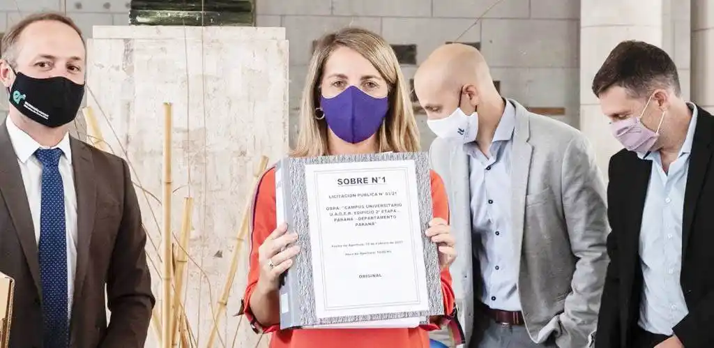 La Vicegobernadora encabezó la apertura de sobres con las ofertas para la segunda etapa de construcción del Campus de la Uader