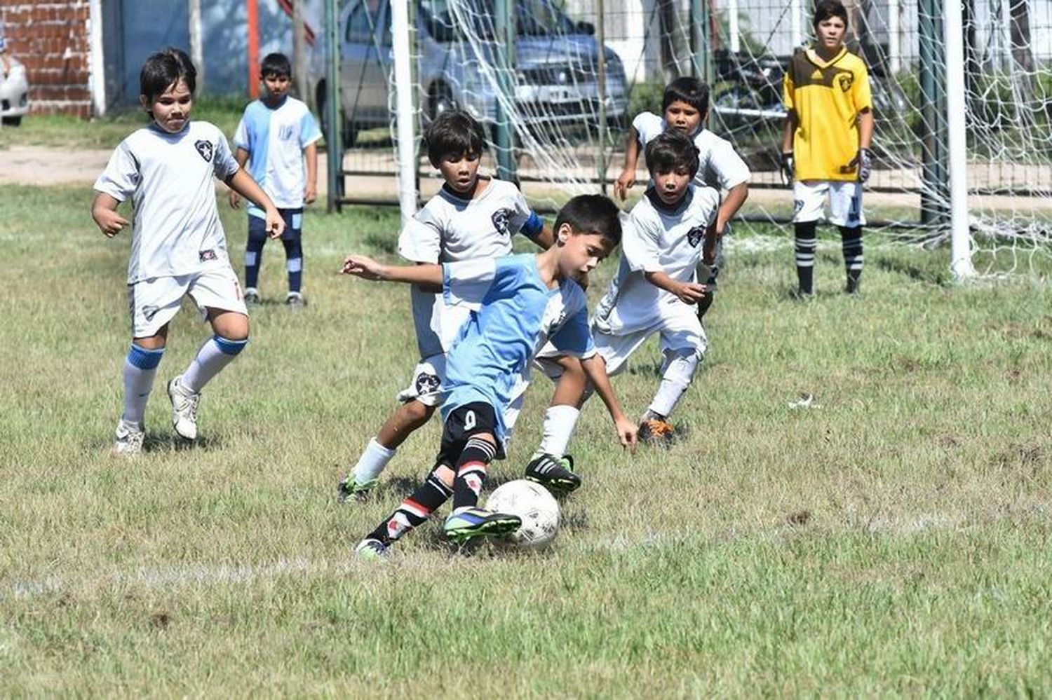 En Mojón de Fierro se inauguró
una escuela de fútbol infantil