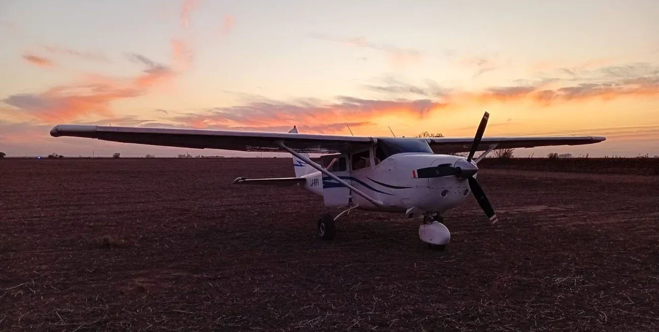 Adentro de la aeronave había bidones con combustible y un GPS del que se extrajo valiosa información sobre su recorrido.