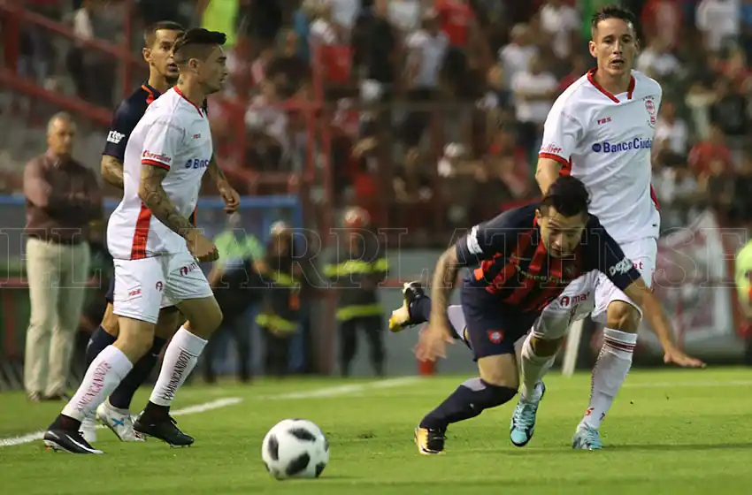 Huracán se adueñó del primer clásico del Torneo de Verano
