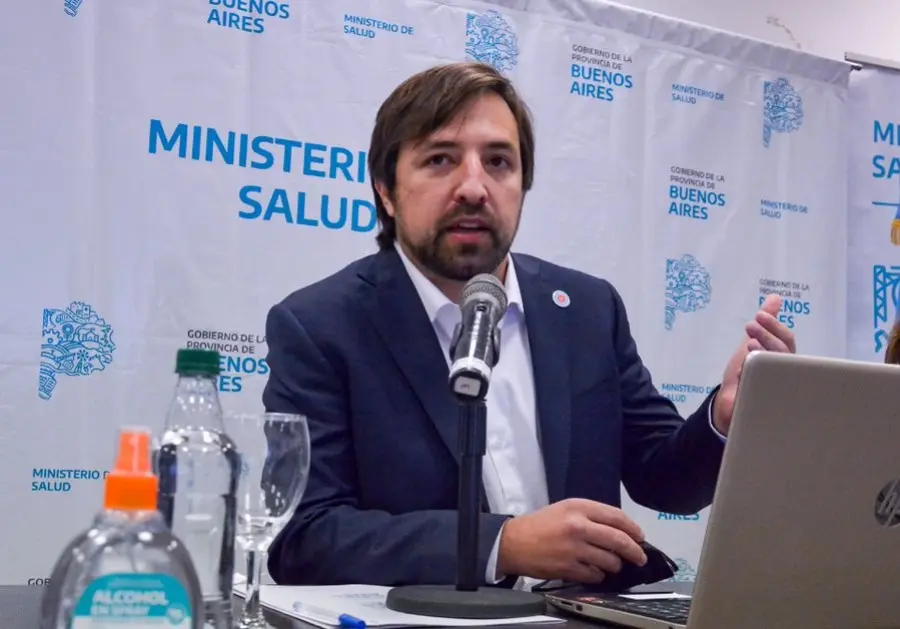 Kreplak anunció por Twitter que se solucionó el problema con las farmacias.