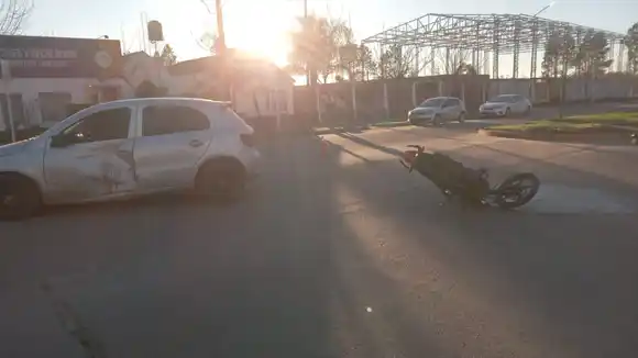 Motociclista con lesiones leves tras un choque