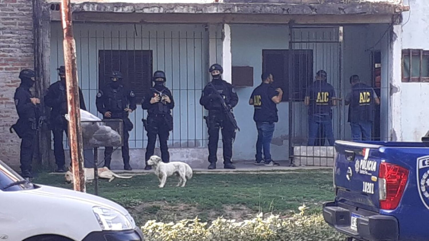 Efectivos policiales allanaron la casa de un hombre denunciado por abuso sexual