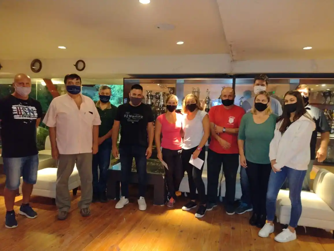 Por su actuación en el Sudamericano, Pescadores extendió la beca a Candela Raviola e incluyó a su familia