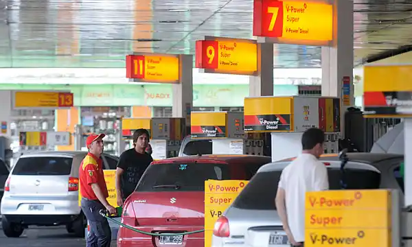 Shell continúa sin bajar el precio de sus naftas