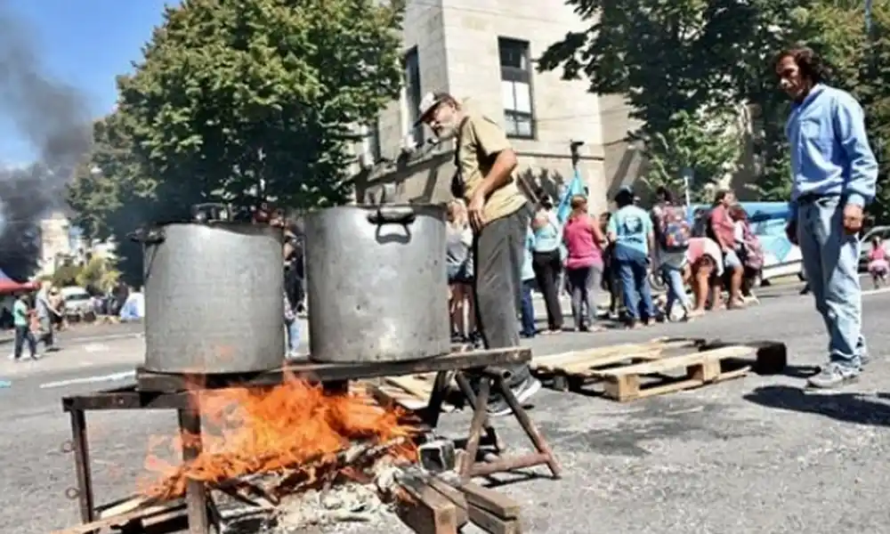 Mar del Plata: Continúa el acampe de cooperativistas frente al Municipio