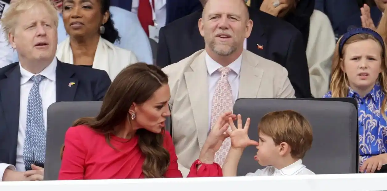 ¡LO HIZO OTRA VEZ! Príncipe Louis vuelve con otro «BERRINCHE» en el jubileo de la reina Isabel