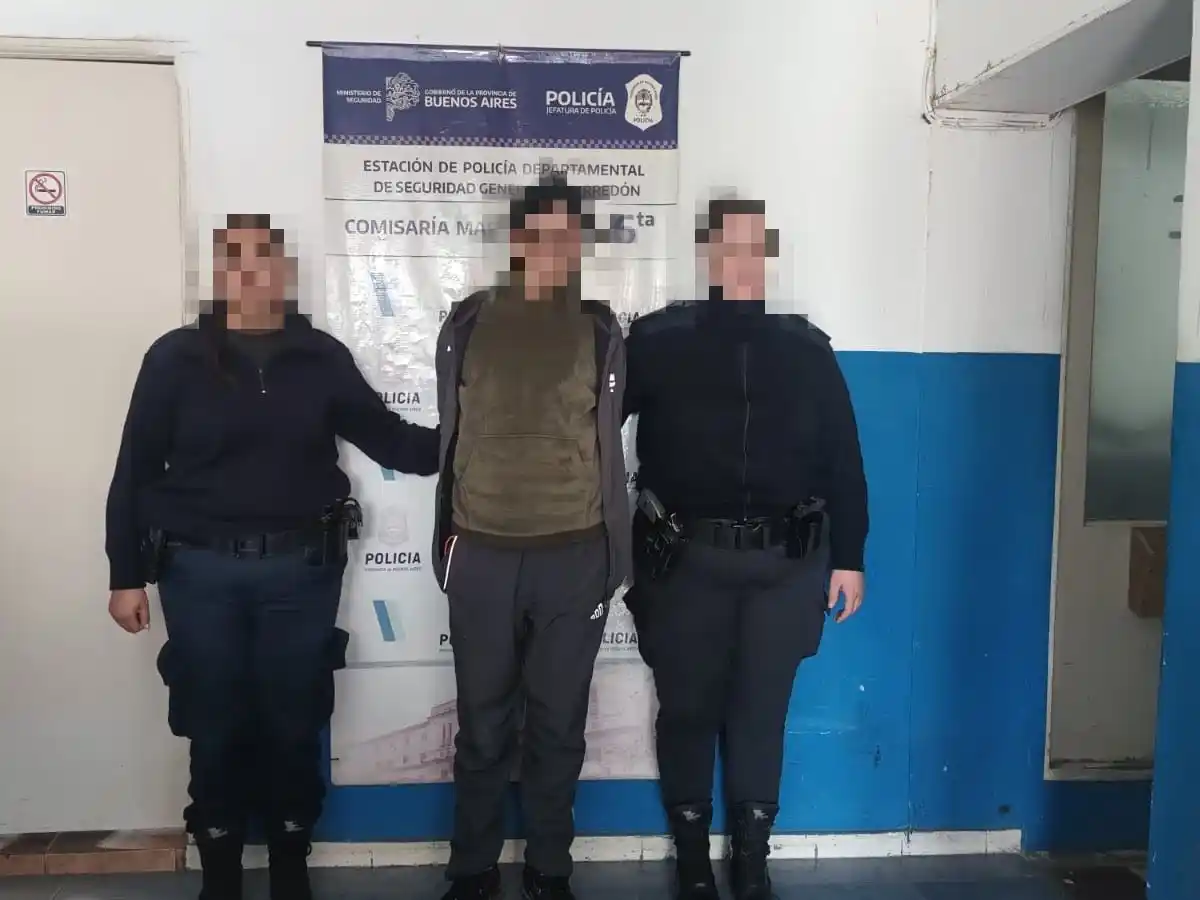 La agresora fue detenida por efectivas policiales y traslada al penal de Batán.
