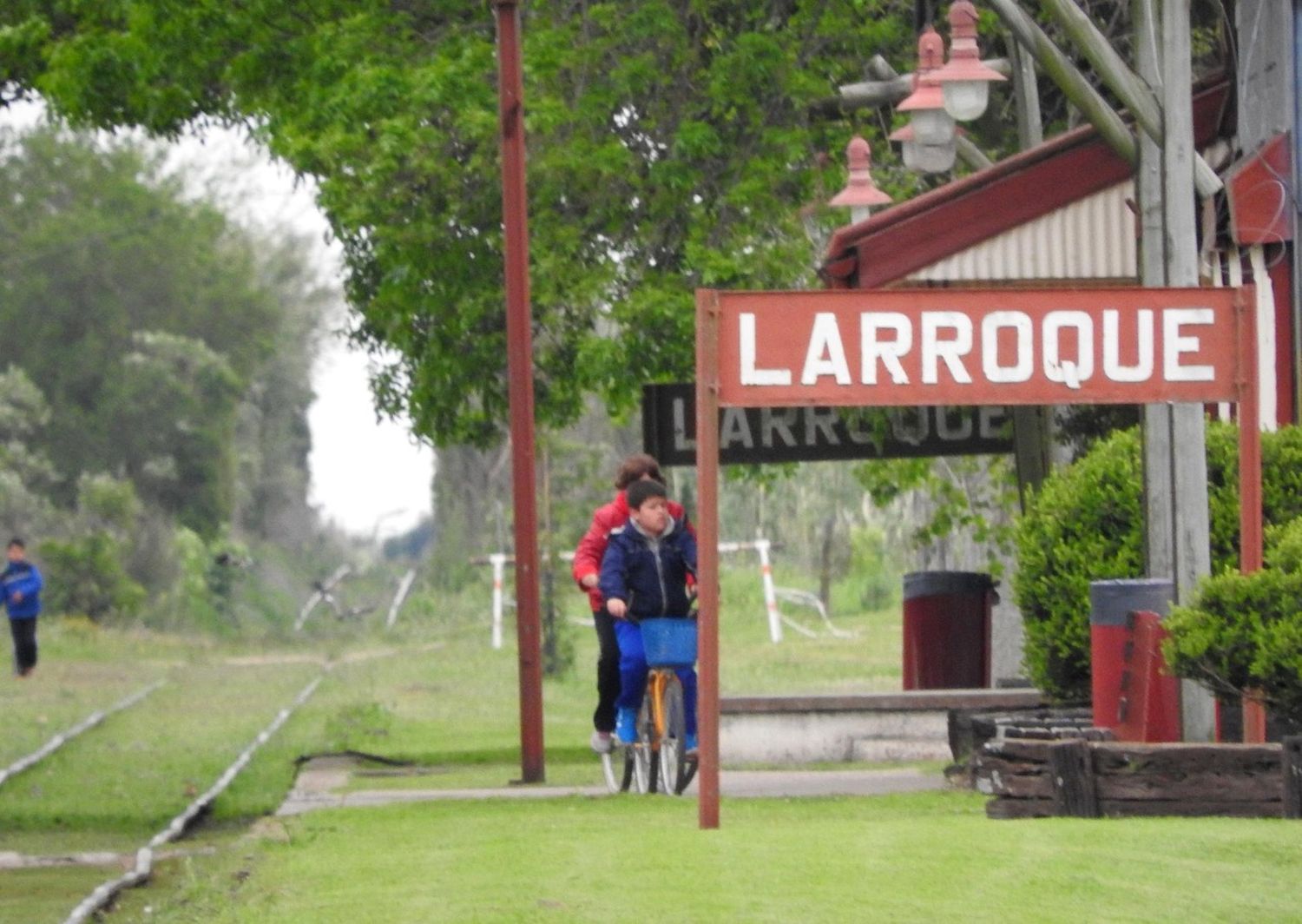 Larroque autorizó las salidas para correr y andar en bicicleta pero por caminos rurales