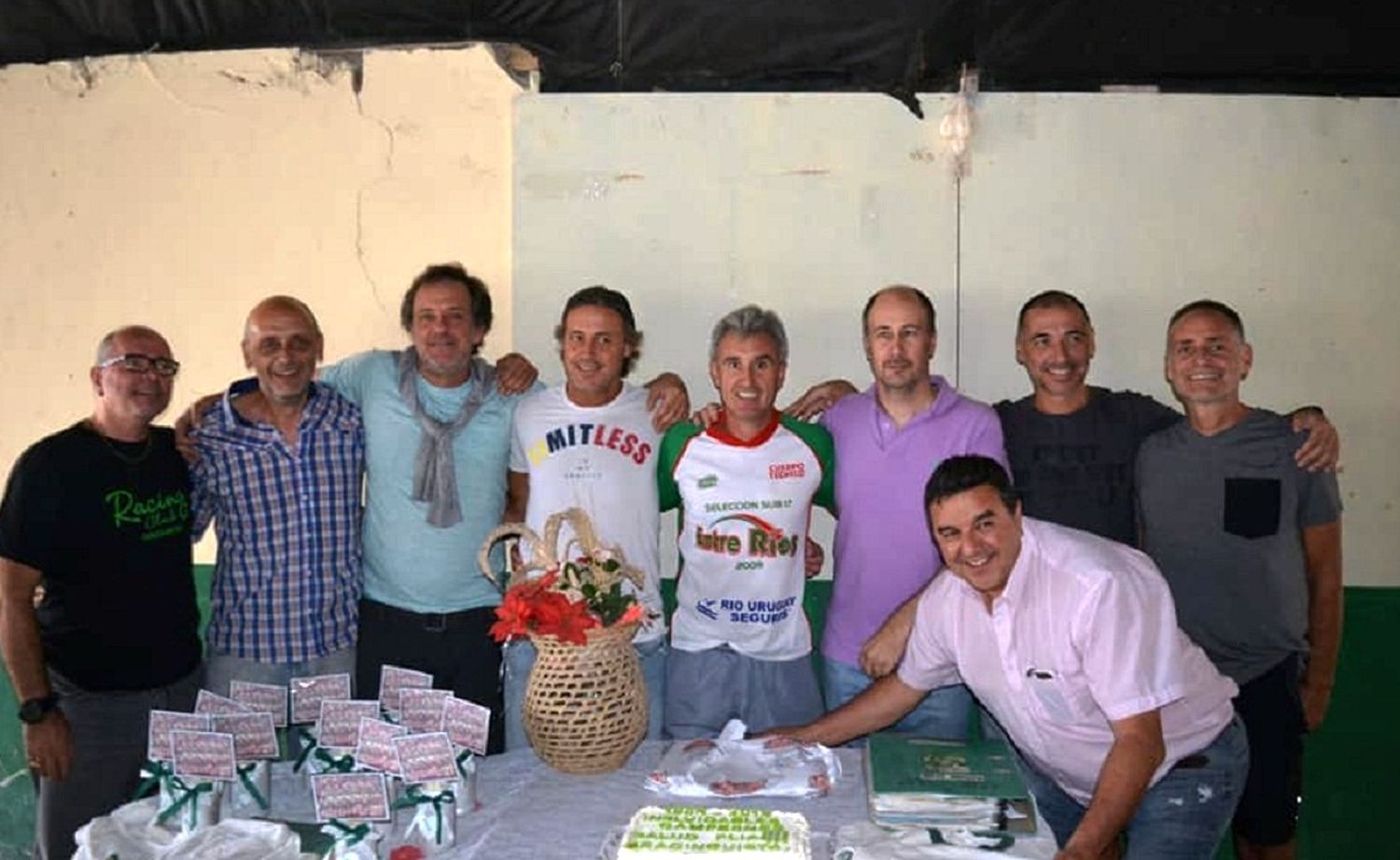 Emotivo reconocimiento al equipo de Racing Campeón Entrerriano de Cadetes en 1984