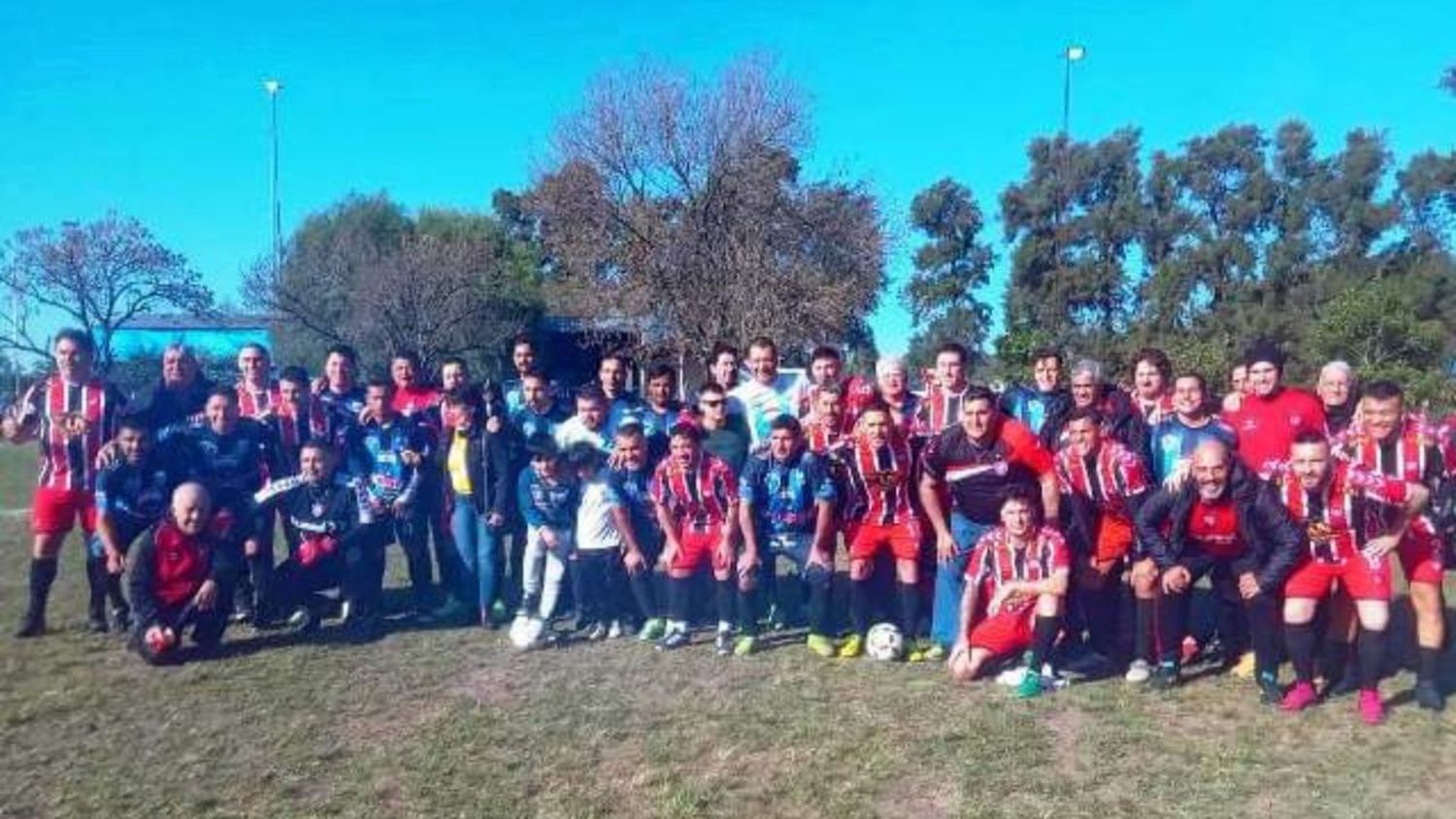 El Club SyD La Lola celebró su aniversario con un encuentro de Fútbol Senior