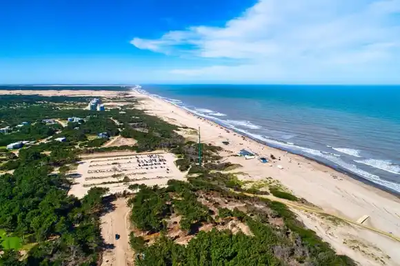 Verano 2026: La Costa lanza un programa de descuentos en gastronomía y noches de alojamiento