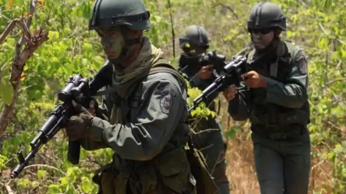 Aumenta a 16 los militares venezolanos muertos en enfrentamientos en frontera con Colombia
