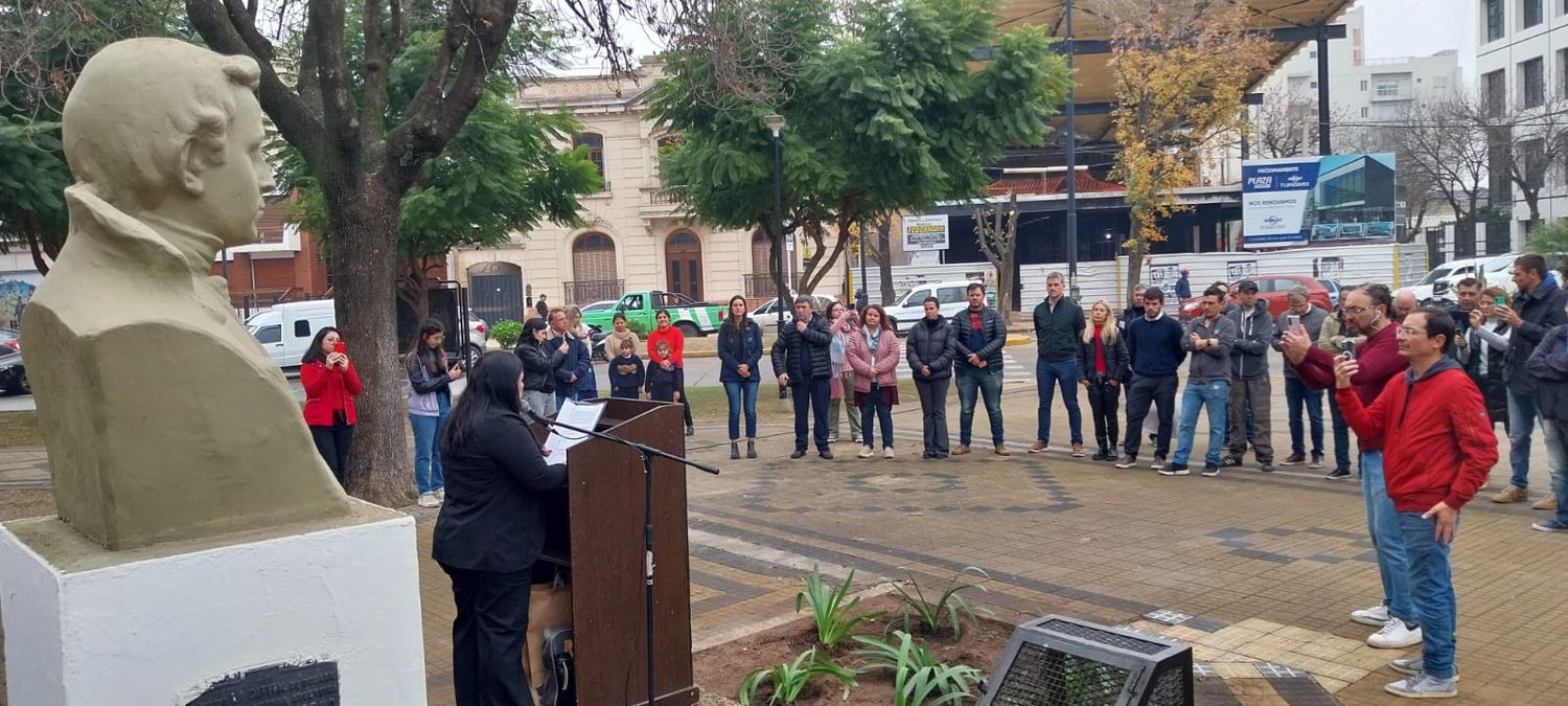 Por los arreglos en plaza San Martín, el acto se trasladará a la Escuela de Casey 341.