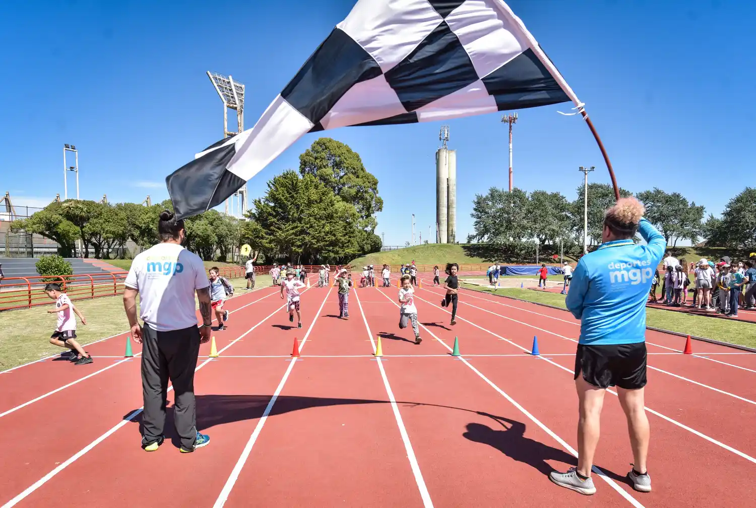 Intercolegiales de Atletismo para escuelas secundarias en las categorías Menor (2010, 2011, 2012), Cadete (2008, 2009) y Juvenil (2005, 2006, 2007).