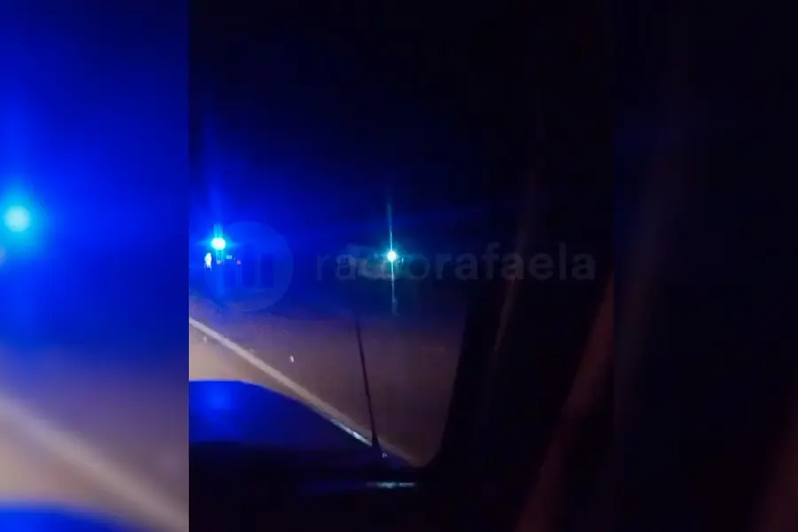 Conmoción en la región: tras un choque entre una camioneta y un camión perdió la vida un joven