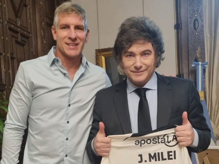 ¿Gesto simbólico o movida política?: Martín Palermo visitó a Milei en la Casa Rosada