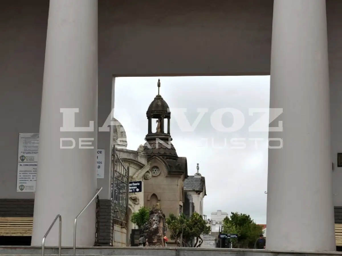 Cayeron dos integrantes más de una banda de ladrones de bronce en el cementerio