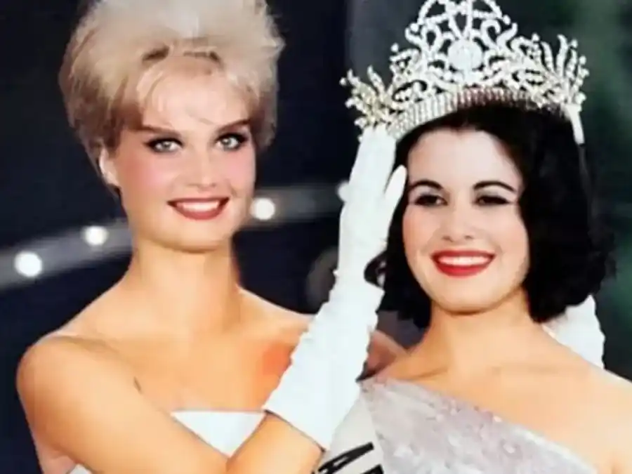 La venadense Norma Nolan recibe la corona tras su consagración como Miss Universo. Foto: Gentileza