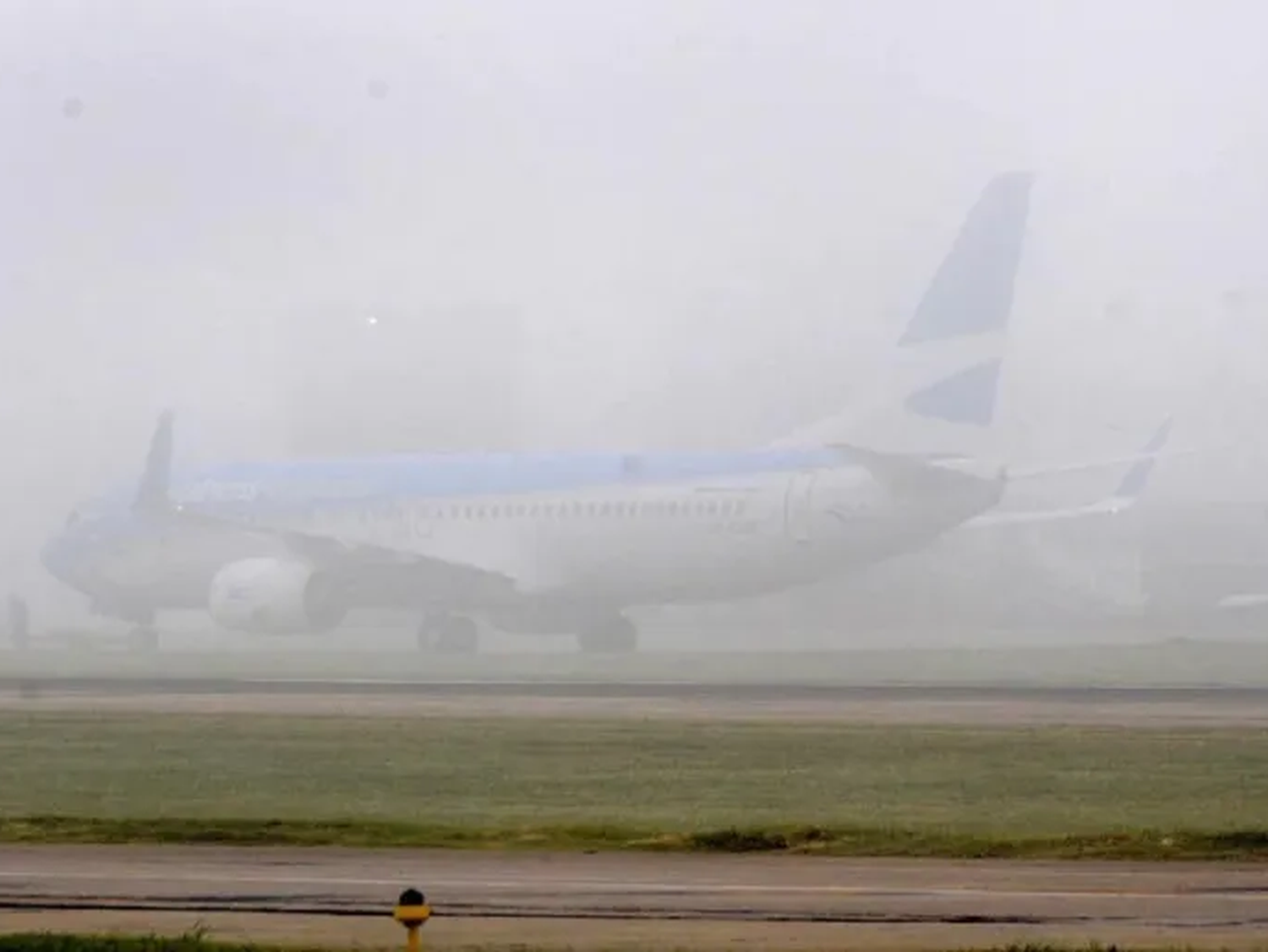 Fuerte niebla complicó vuelos en Ezeiza: al menos diez fueron desviados