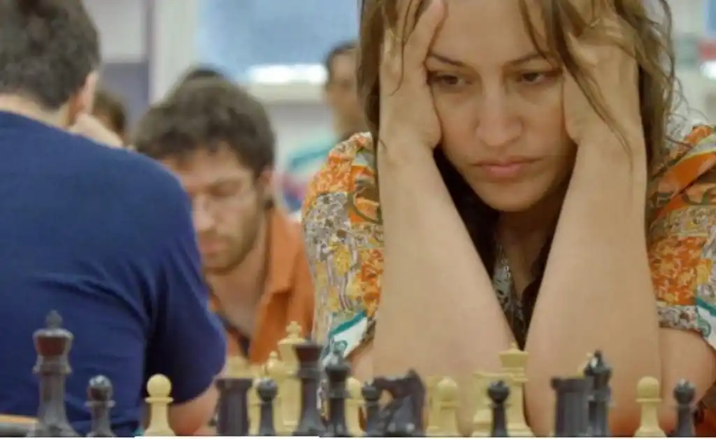 Claudia Amura: la Gambito de Dama argentina que supera la ficción