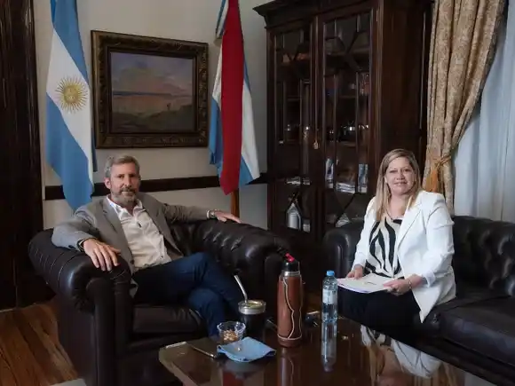 Bentos se mostró con el gobernador hablando de problemáticas viales y
temas sociales