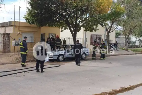 Incendio de un auto en barrio Fátima: habría sido intencional