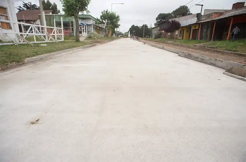 Comenzó la repavimentación de la Avenida Montreal en Santa Clara del Mar