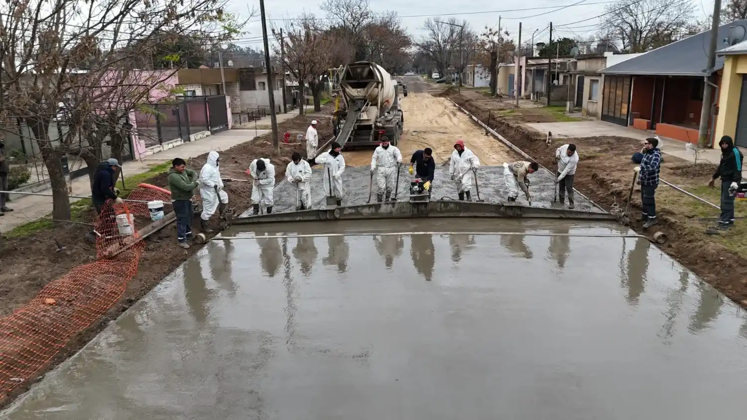 Cuadrillas trabajan en Tucumán entre Vuelta de Obligado y Brett. Foto: MVT